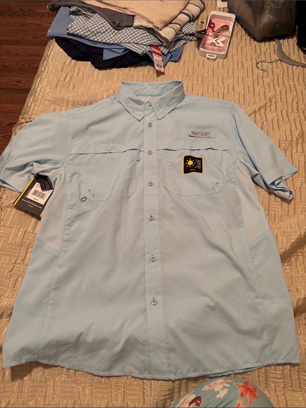 Realtree Men’s Short-Sleeve Fishing Shirt in Light Blue size Medium and is NWT